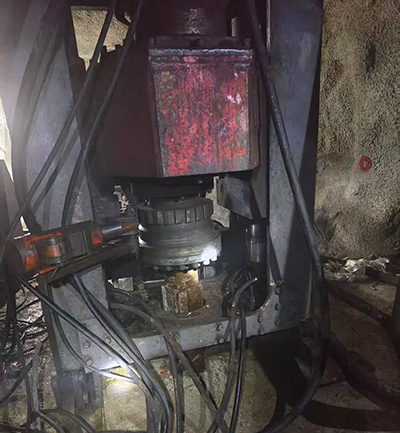 溜矿井深度70米 孔径1.8米天井钻···